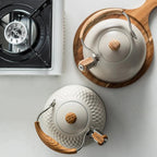 Bouilloire Sifflante Inox 2,5L Design Gaufré & Poignée Bois - C