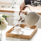 Bouilloire Sifflante Inox 2,5L Design Gaufré & Poignée Bois - C