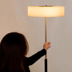 Lampadaire Classique Droit avec Abat - jour Cylindrique - Intensité variable