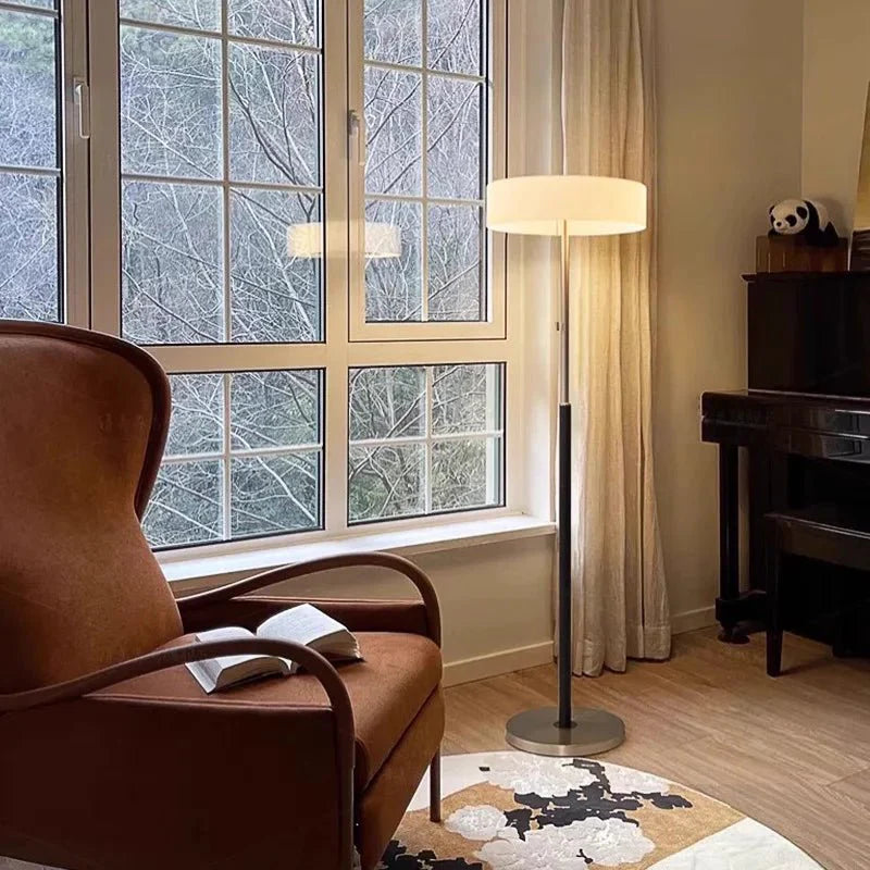 Lampadaire Classique Droit avec Abat - jour Cylindrique - Intensité variable