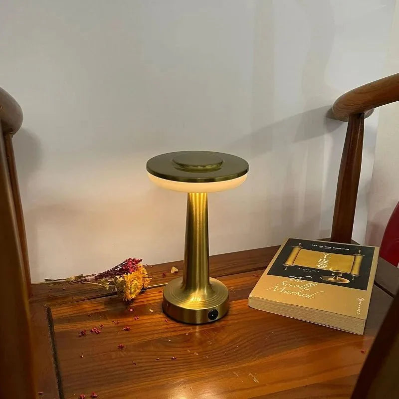 Lampe de Chevet Champignon en Métal - Dorée