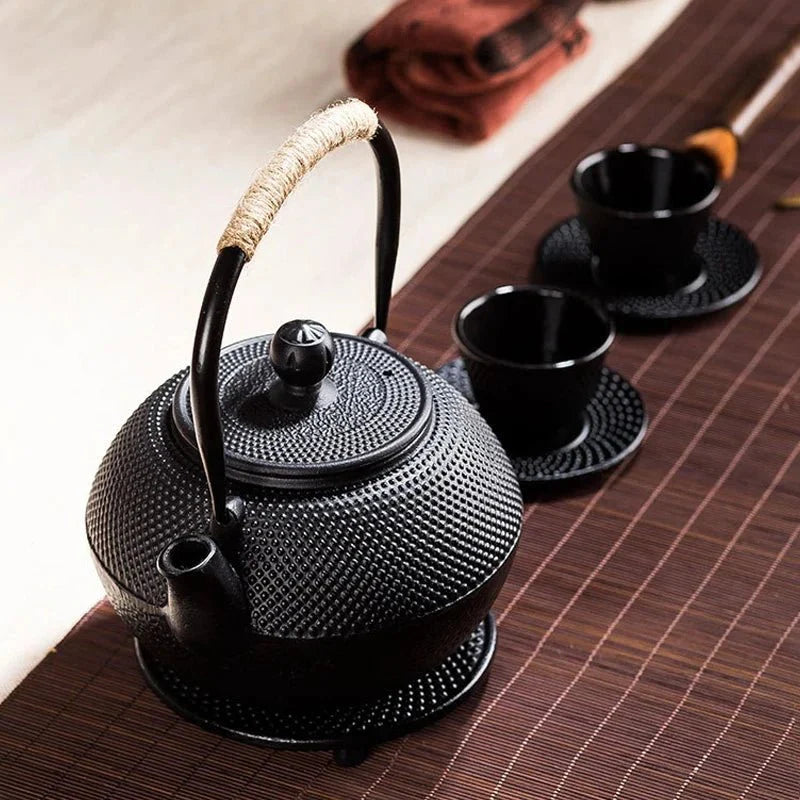 Théière Japonaise en Fonte Noire Émaillée - 600ML